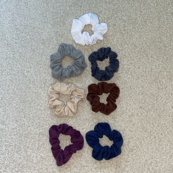 Scrunchies (7) - Picture 1 of 1
